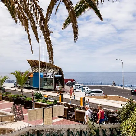 Sea Front 公寓