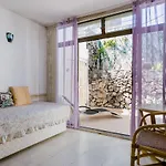 Sea Front Апартаменти Адехе